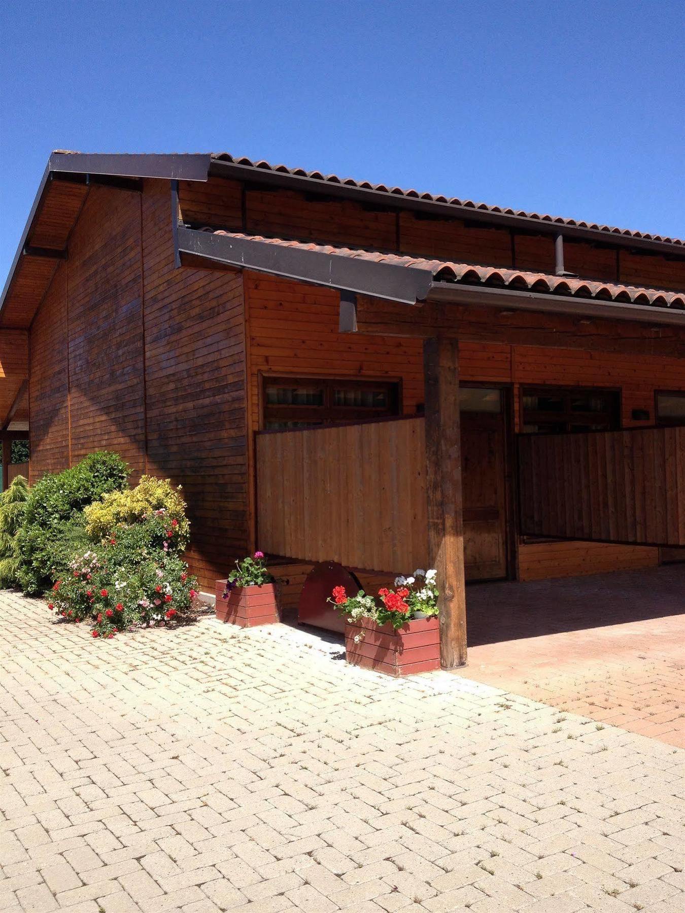 Motel 7 Laghi Castelletto Di Branduzzo Εξωτερικό φωτογραφία