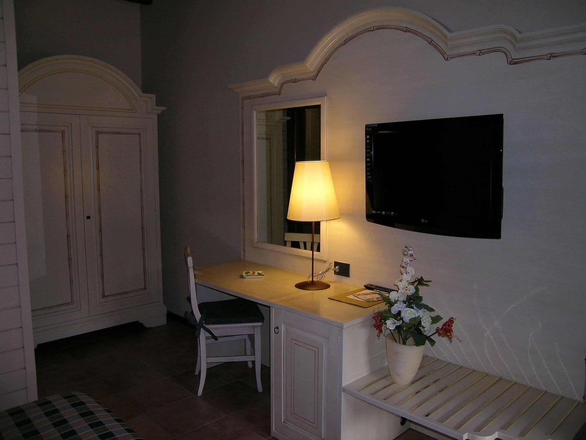 Motel 7 Laghi Castelletto Di Branduzzo Εξωτερικό φωτογραφία